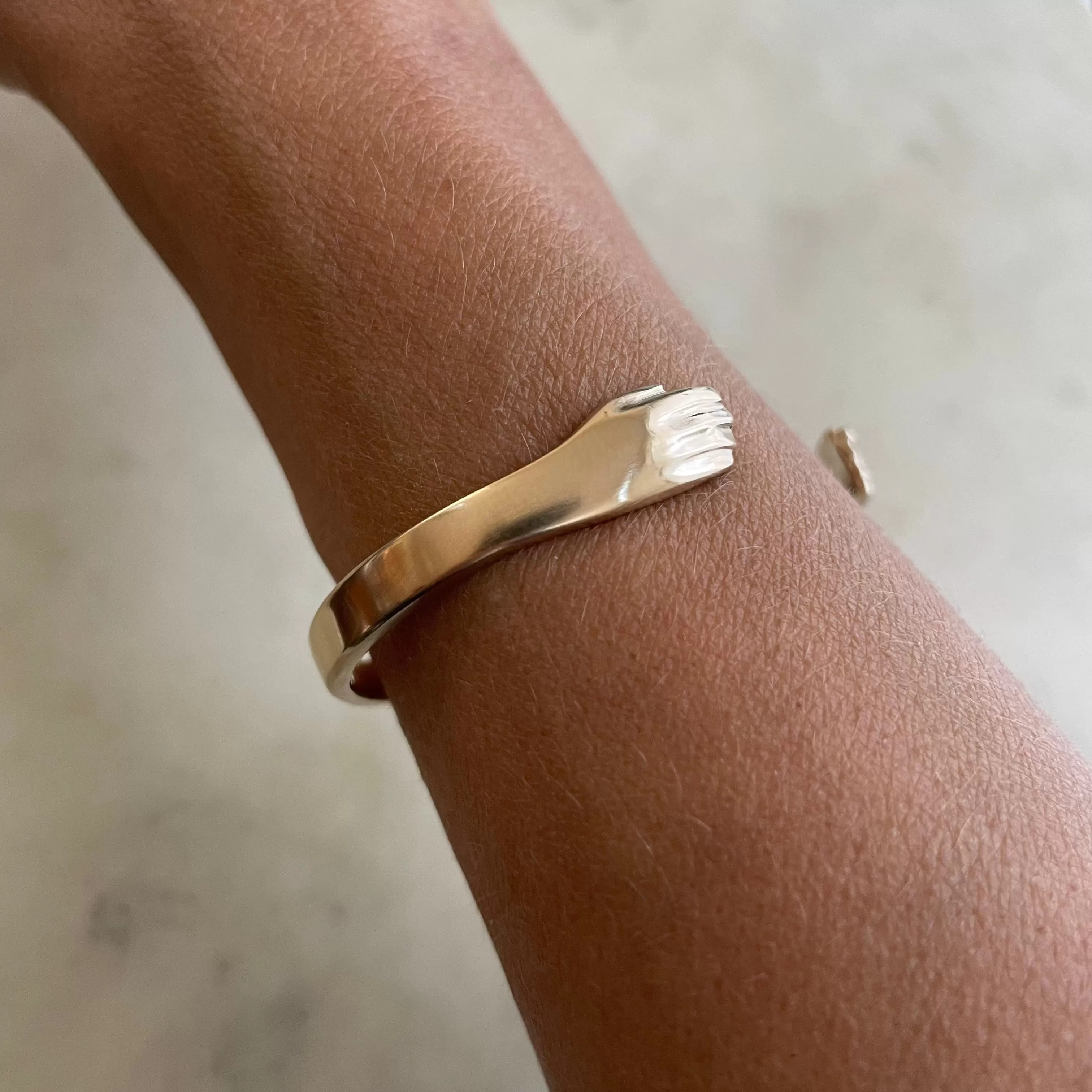 14K GOLD HUG CUFF