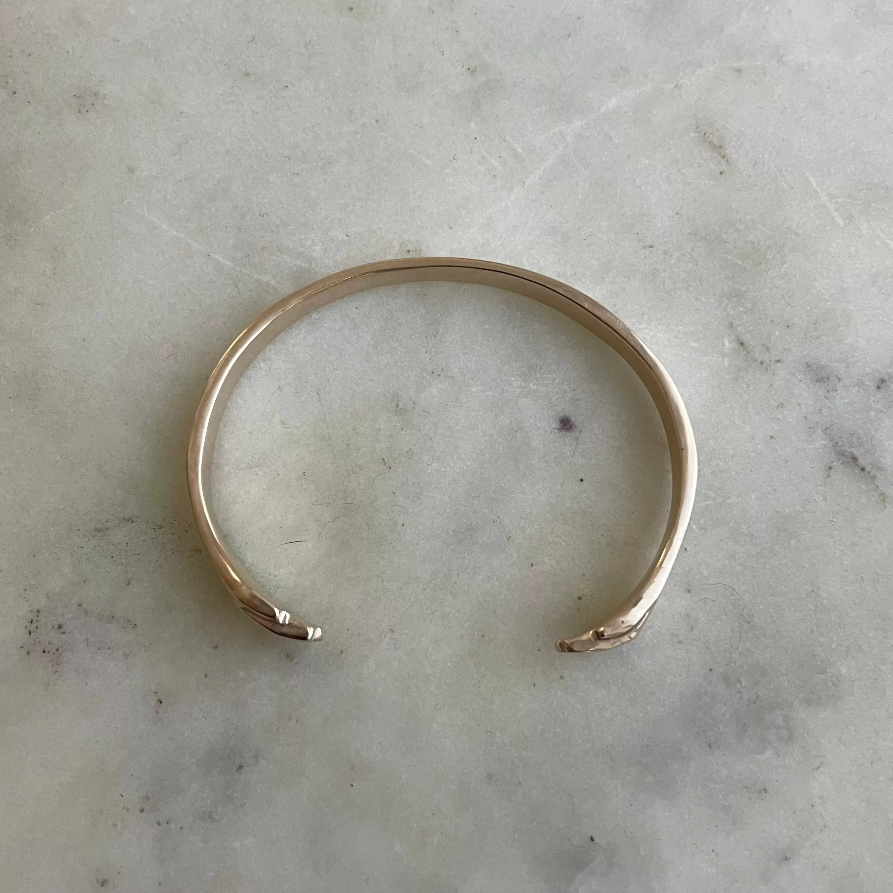 14K GOLD HUG CUFF