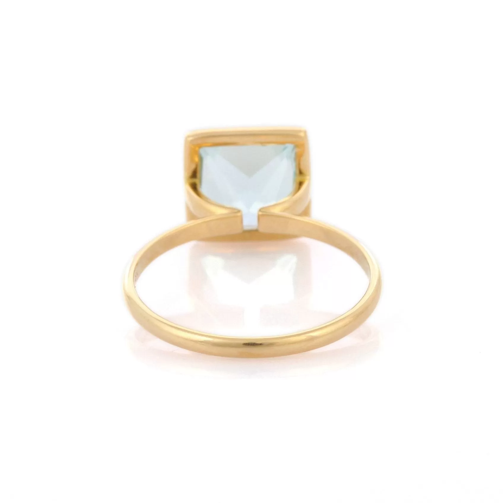 18K Gold Aquamarine Ring