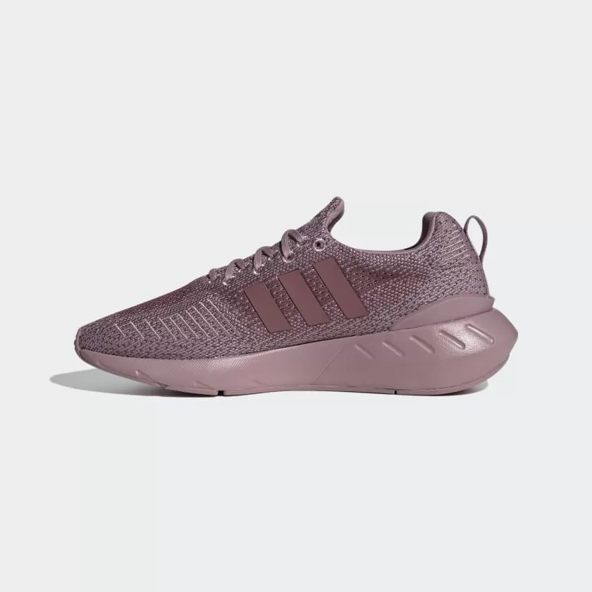 Adidas- Women's Swift Run 22 in Magic Mauve