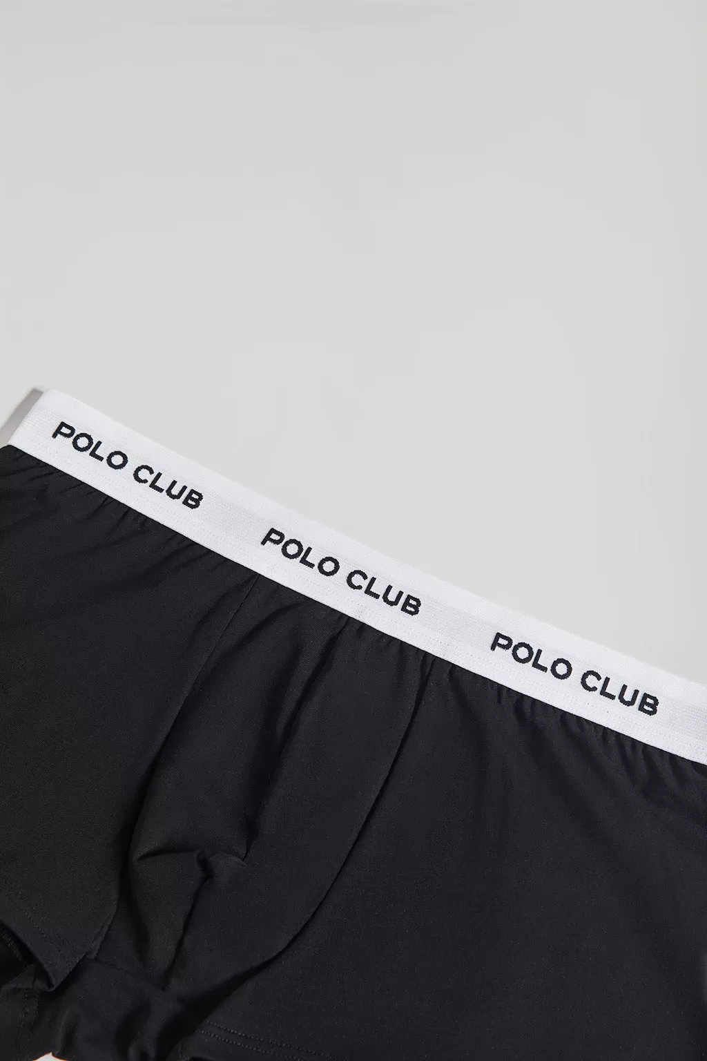 Boxer negro y blanco con logotipo Polo Club