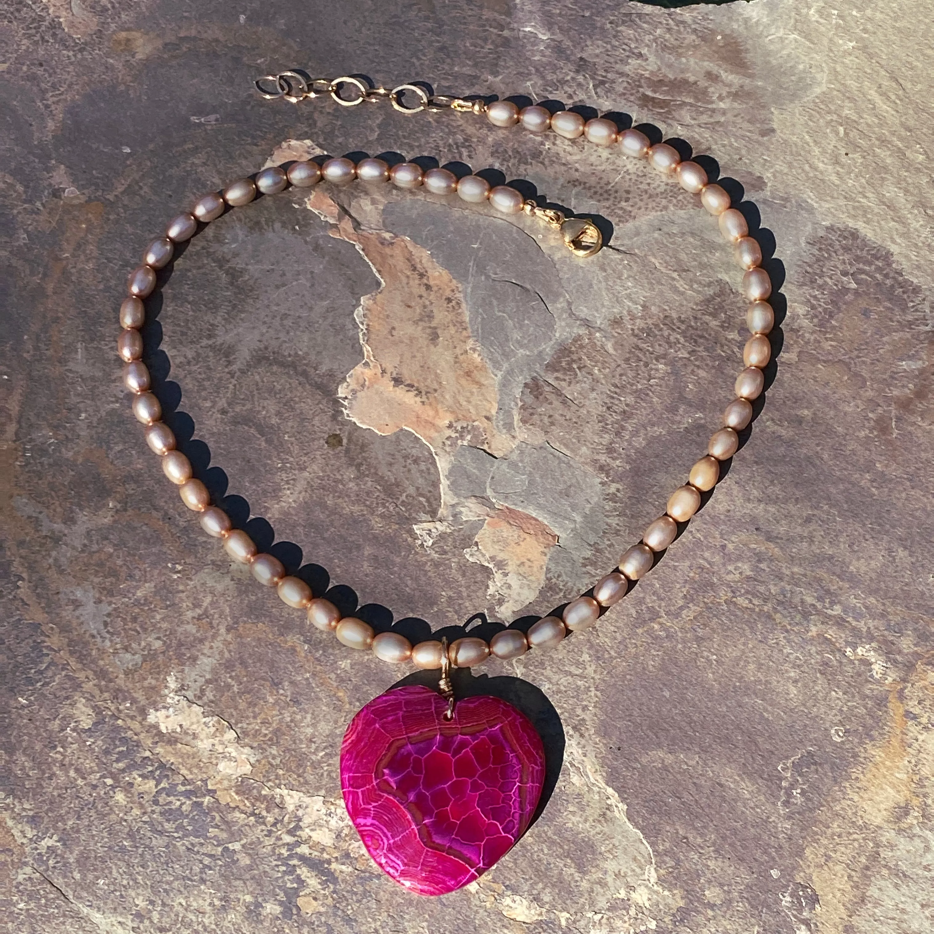 Pearl Necklace W/ Dragons Vein Agate Gemstone Heart